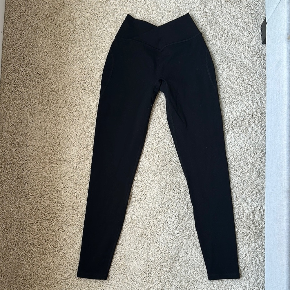 ALPHALETE Black Criss Crossed High-Waisted Leggings